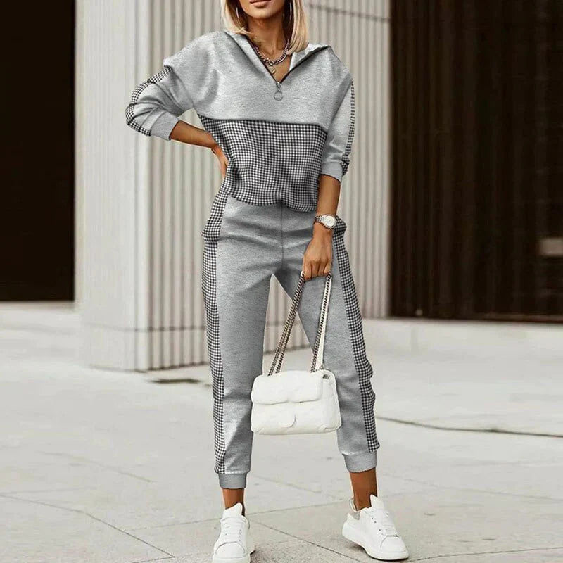 Sophia | Women's Tracksuit Set With Zipper Top and Patterned Accents 3